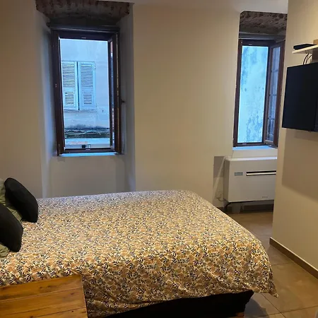 Au Coeur De La Rue Fesch D'ajaccio * Ajaccio (Corsica)